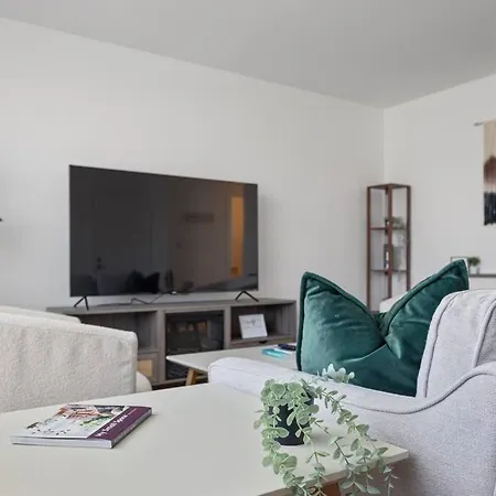 Cozy 2Br Near O Hare Free Wifi And Parking Apartment